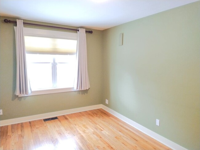 Building Photo - 3Bd/1Ba Seattle House