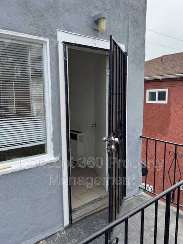 Building Photo - 758 Cerritos Ave