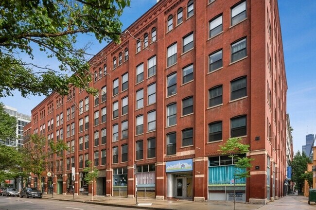 Foto del edificio - 225 W Huron St