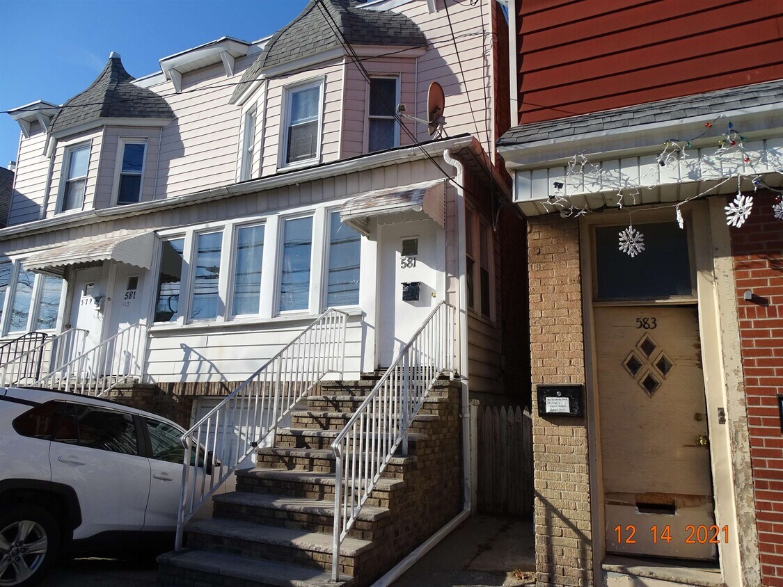 Foto principal - 581 John F. Kennedy Blvd