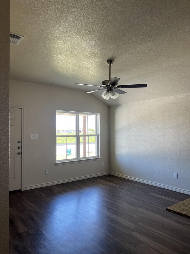 Foto del edificio - 5800 McGregor Lp