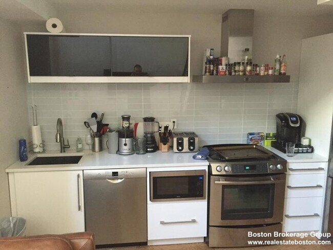 Building Photo - 42 Washburn St