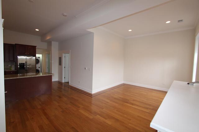 Building Photo - 4030 S Cottage Grove Ave