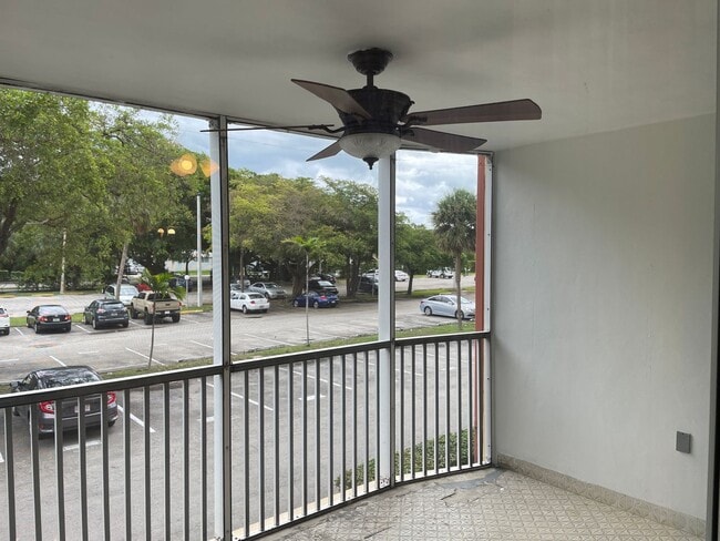 Building Photo - 2 Bedroom Condo in Jade Winds - North Miam...