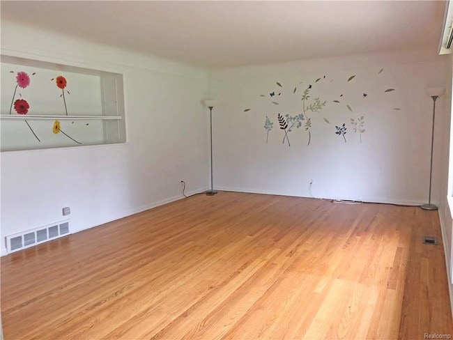 Building Photo - 5505 Antoinette Dr
