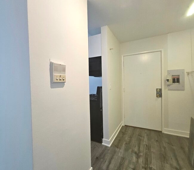 Building Photo - 1375 Rebecca Dr