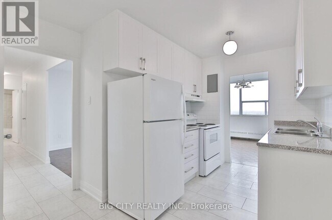 Building Photo - 185 Shaughnessy Blvd