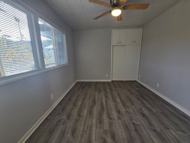 Building Photo - Beautifully Remodeled 2nd Floor Unit near downtown Martinez...