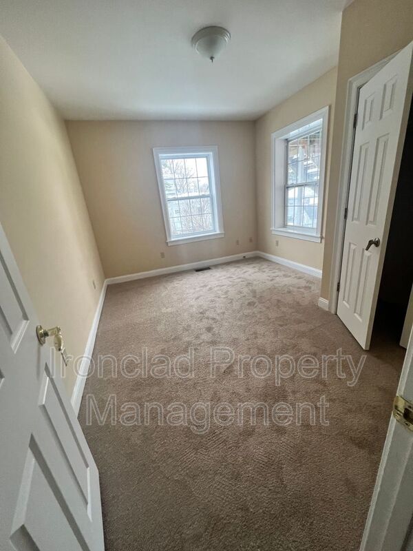 Primary Photo - 625 Main St
