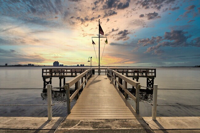 Muelle de pesca - 3460 N Key Dr