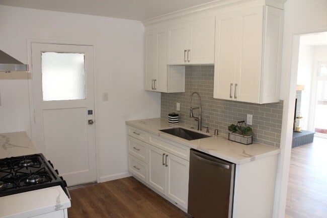 Building Photo - Lovely 3 BD Home Near State Beach- OPEN HOUSE Tuesday (11/25/25) from 2 to 2:30 PM