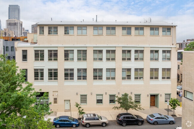 Building Photo - Riverpark