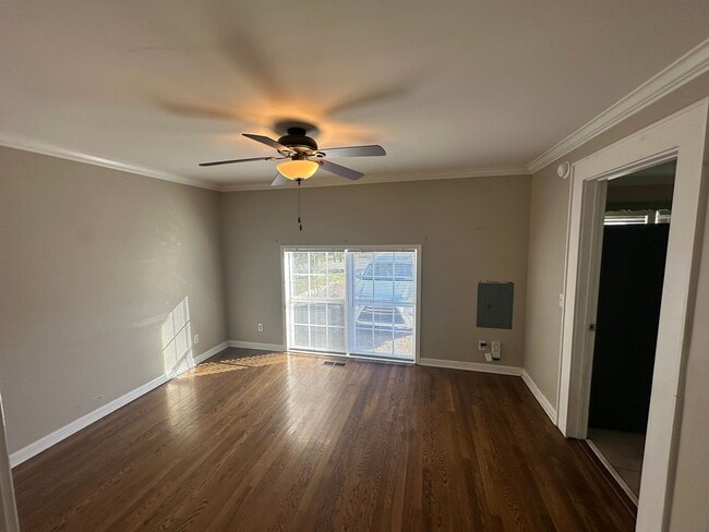 Building Photo - FOR LEASE - 3 bed, 2 bath, 1400 sqft singl...
