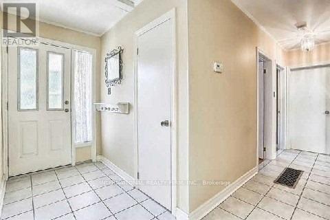 Building Photo - 397 Centre St E