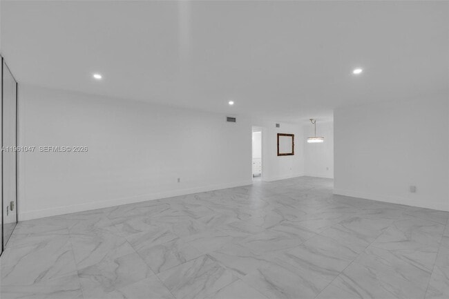 Building Photo - 11960 NE 19th Dr