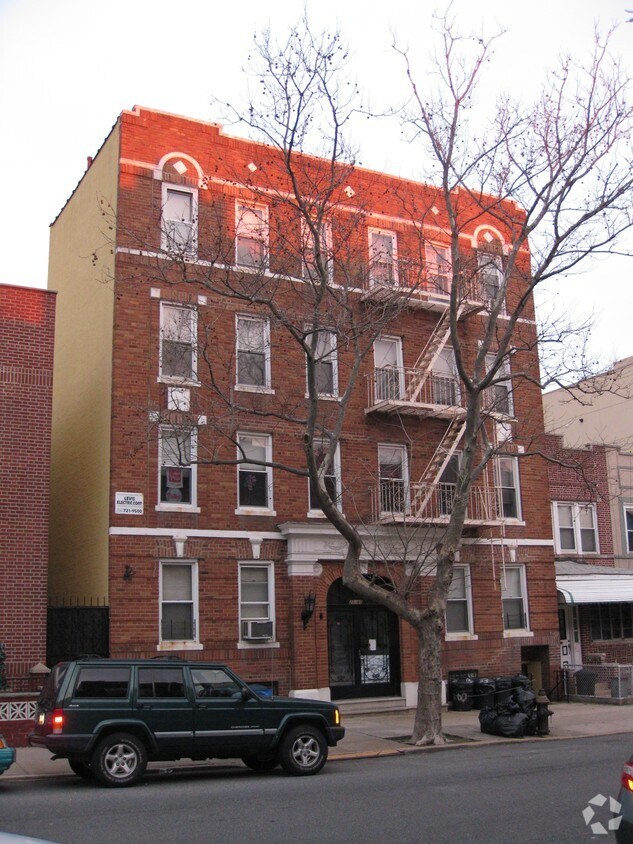 Building Photo - 25-60 33rd St