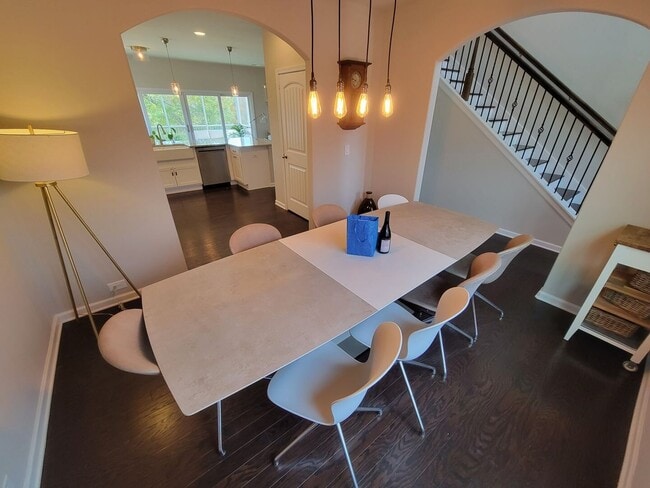 Building Photo - 6 Bed, 4 Bath Home Available in Simpsonville