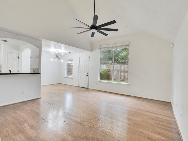 Foto del edificio - 8207 Spring Wind Ln
