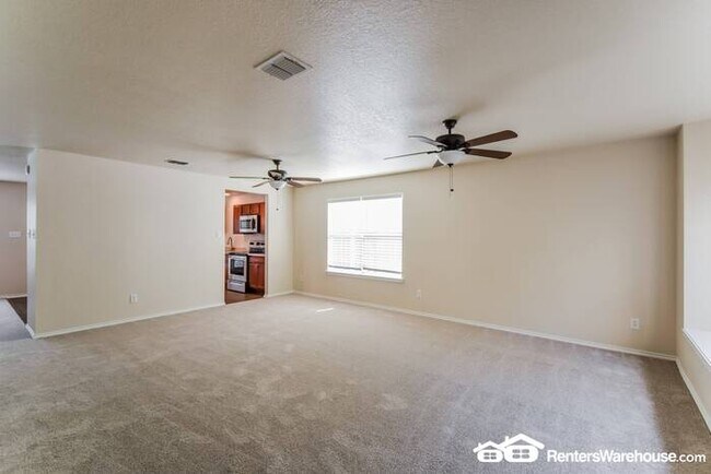Building Photo - Available Now - 4 Bed 2.5 Bath Near Seaworld