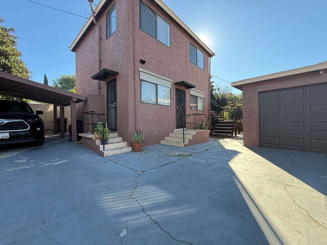 Foto del edificio - 2442 1/2 Pomeroy Avenue