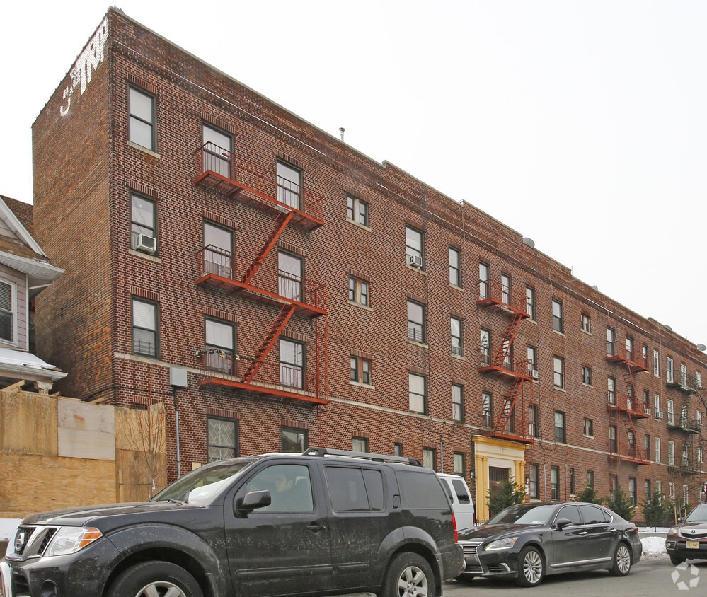 Primary Photo - 3723 18th Ave
