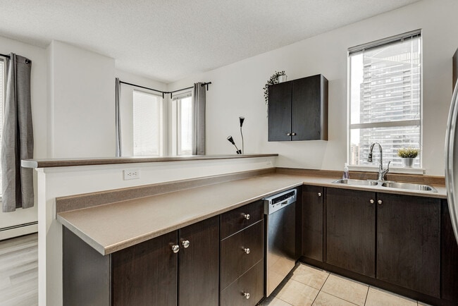 Photo du bâtiment - 1053-2301-1010 10 St SW