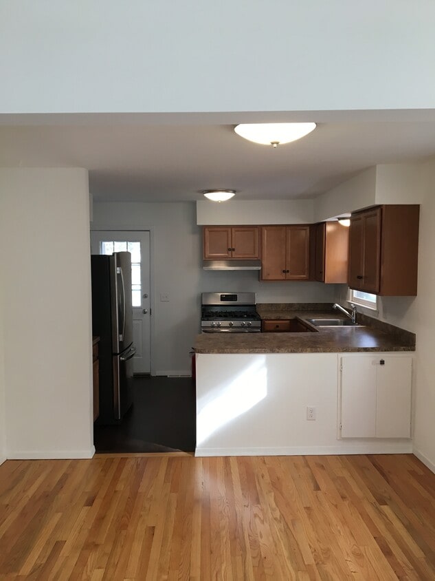 Primary Photo - 29 Merritt Ave