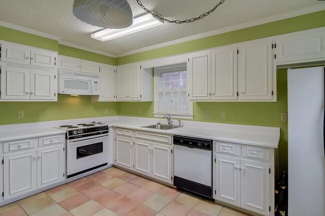 Kitchen - 356 Old Salem Way