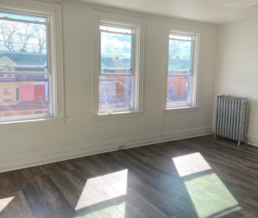Foto principal - 351 E New St