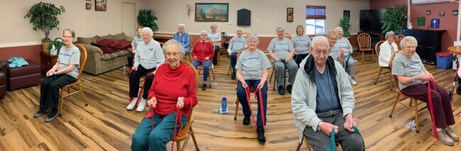 Ejercicio para estar en forma y prevenir caídas - Bestland Senior Living All-Inclusive