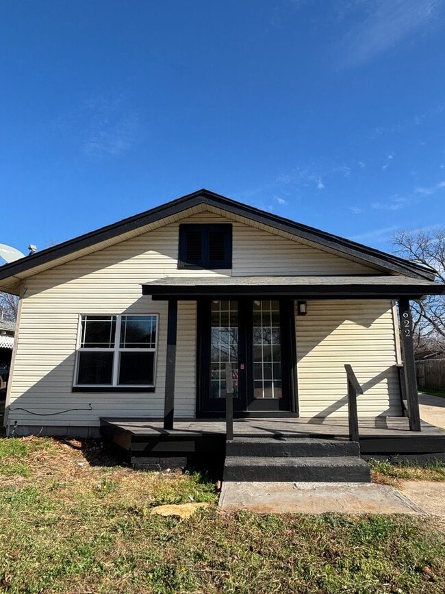 Building Photo - 622 H St NW