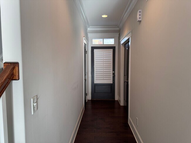 Foto del edificio - Available to Show