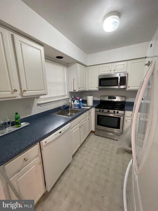 Building Photo - 3005 Creekside Ct