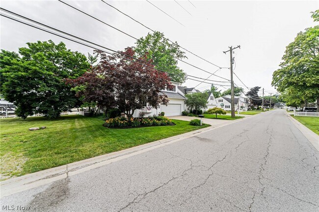 Building Photo - 5027 Park Dr