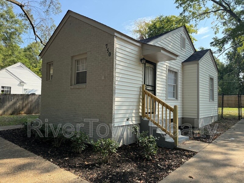 Building Photo - 750 Homer St