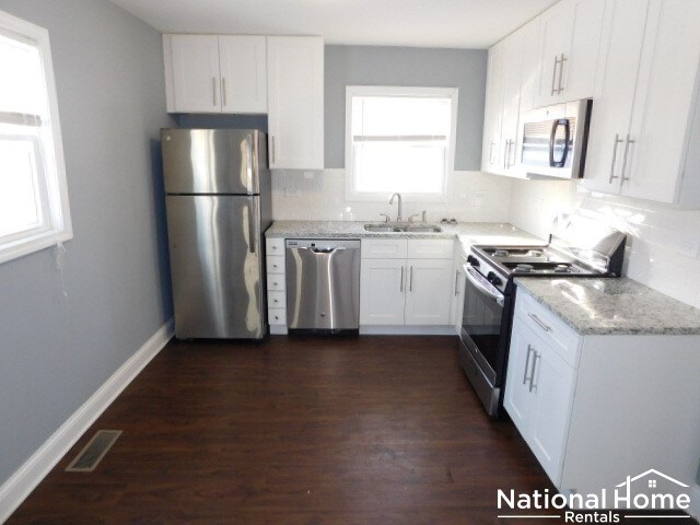 Building Photo - 359 Blackhawk Dr