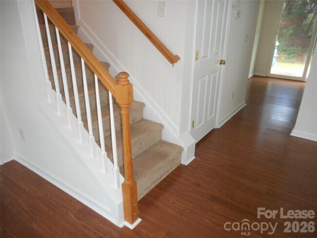 Foto del edificio - 322 Deep Water Ln