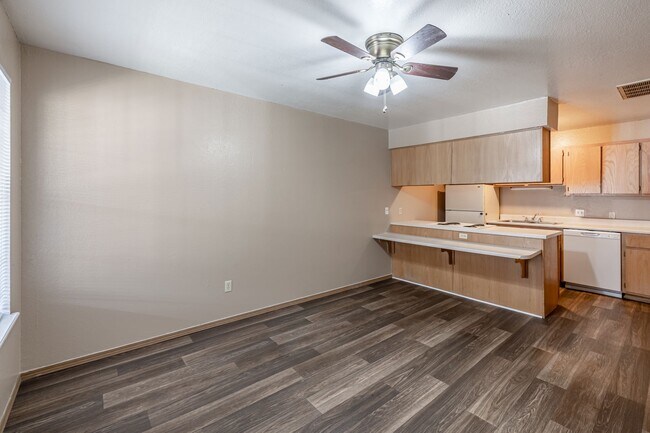 Foto del edificio - Cedar Creek Village Apartments and Townhomes