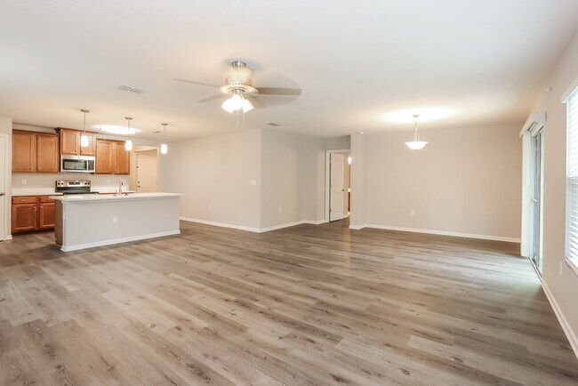 Building Photo - 1981 April Oaks Dr