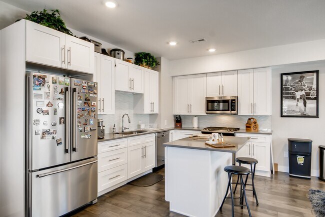 Kitchen 1 - 1367 Knox Ct