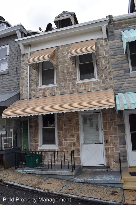 Primary Photo - 616 Maple St