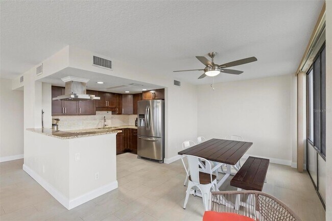 Foto del edificio - 3580 S Ocean Shore Blvd