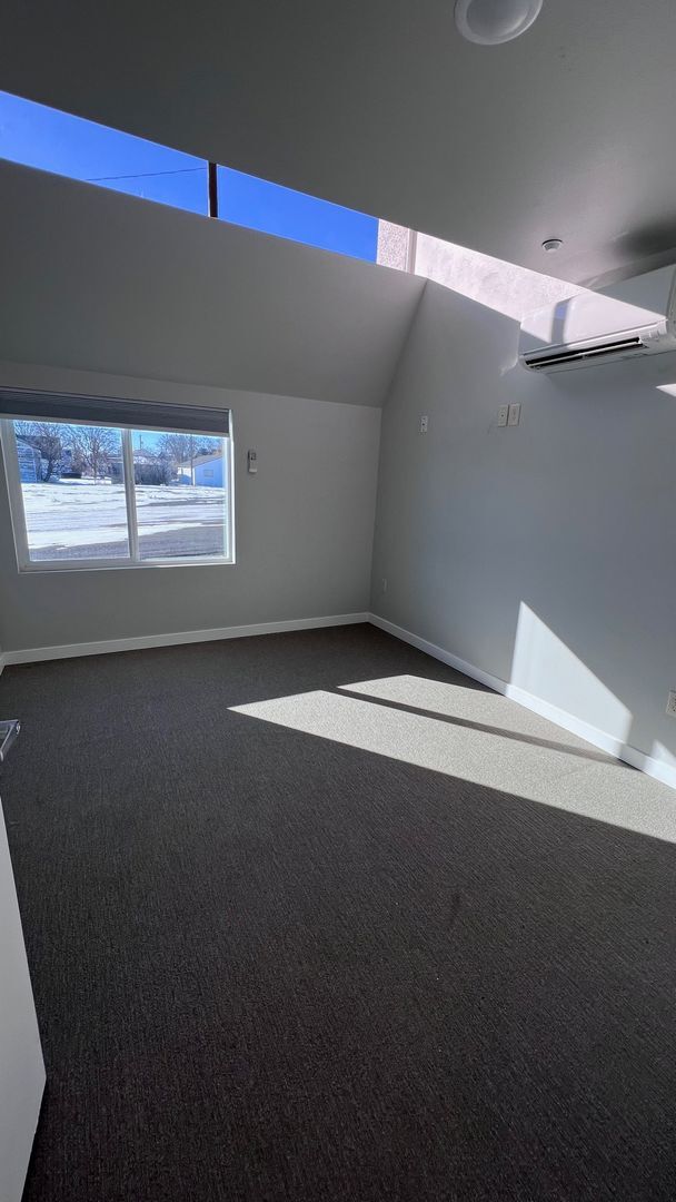Building Photo - 100 3rd St