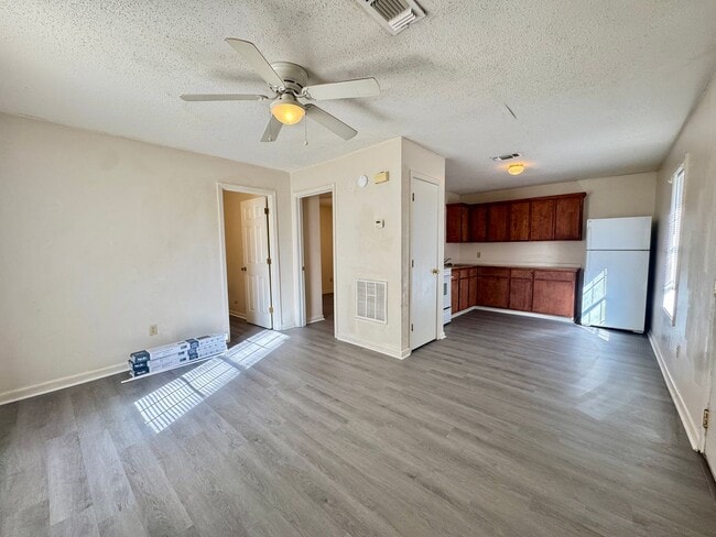 Building Photo - 2708 Kavanaugh Rd