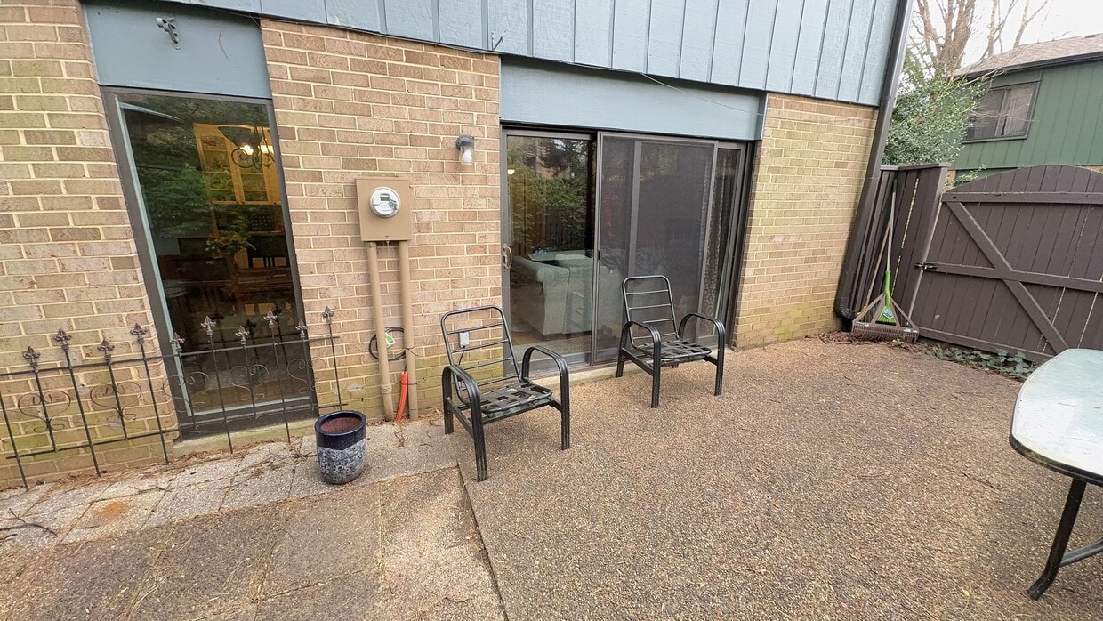 Foto del edificio - Relaxing 4 Bed 2 Bath End Unit Townhome In...