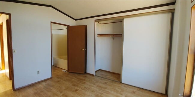 Building Photo - 10426 S Corgi Ranch Rd