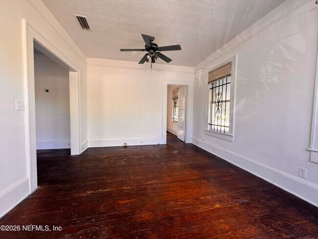 Foto del edificio - 3728 Silver St