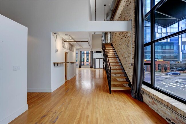 Building Photo - 411 Brazos St
