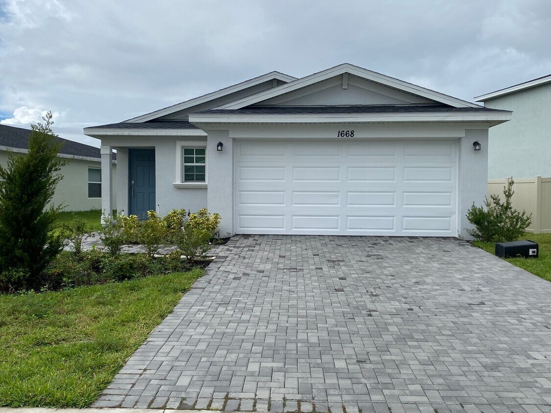 Foto principal - 3 BED 2 BATH SINGLE STORY 3/2 HOME.