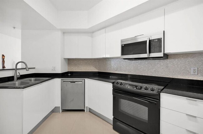 Building Photo - 16699 Collins Ave